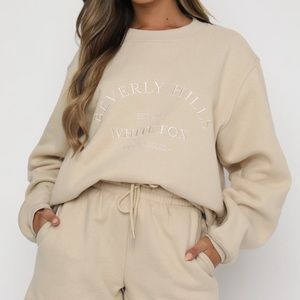 White fox boutique sweatshirt M/L